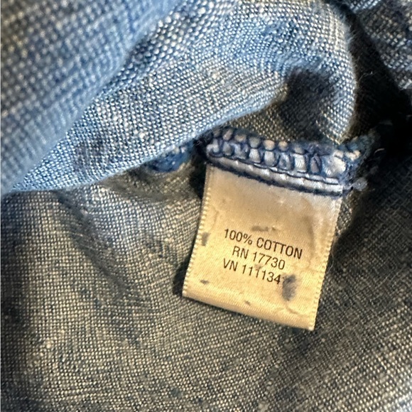 ⭐️Mossimo denim button down top - Picture 5 of 6